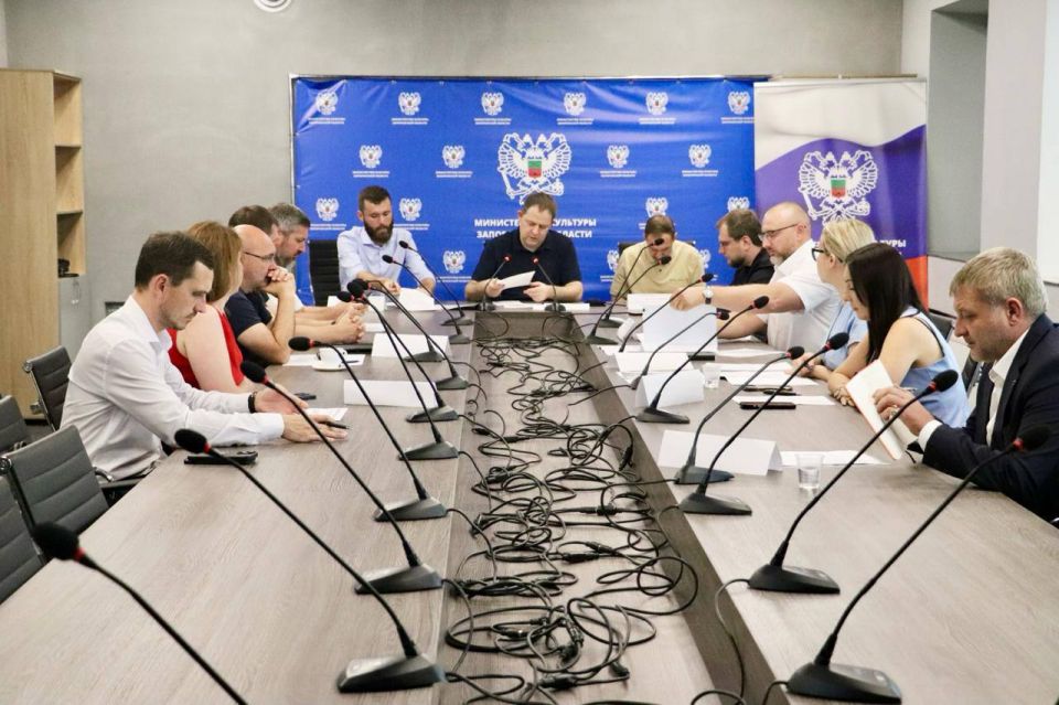 Евгений Балицкий: Заместитель министра промышленности и торговли Российской Федерации Иван Куликов в рамках рабочего визита в Запорожскую область посетил ведущие промышленные предприятия региона: мелитопольский литейный...