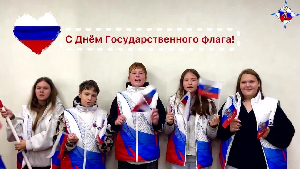 Юные северяне записали видеопоздравление с Днём Государственного флага для жителей Приморского округа