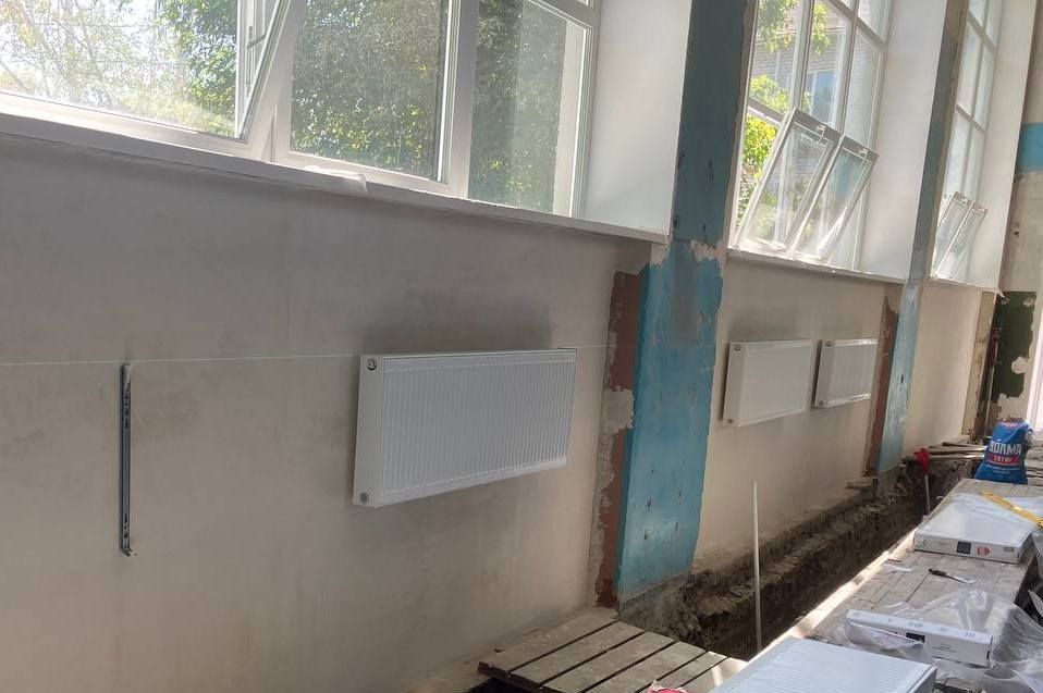 Завершается модернизация системы отопления в зале акробатики спортшколы Токмака