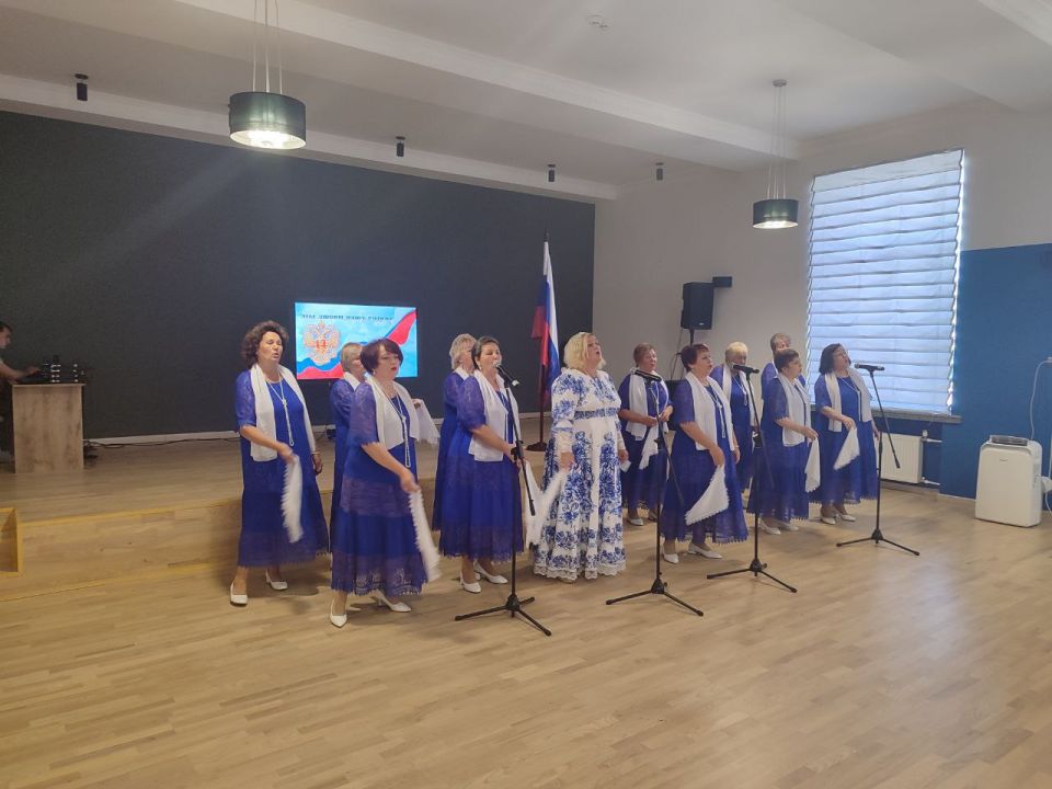 #ПодОднимФлагом. В канун празднования Дня государственного флага РФ для работников и пенсионеров железнодорожников Мелитополь - Херсонского филиала ФГУП " ЖДН" во Дворце культуры Железнодорожников было организовано...