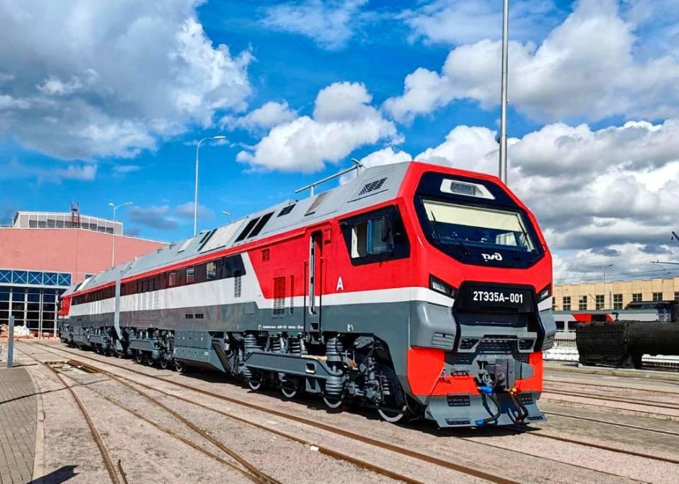 Представлен самый мощный российский магистральный локомотив