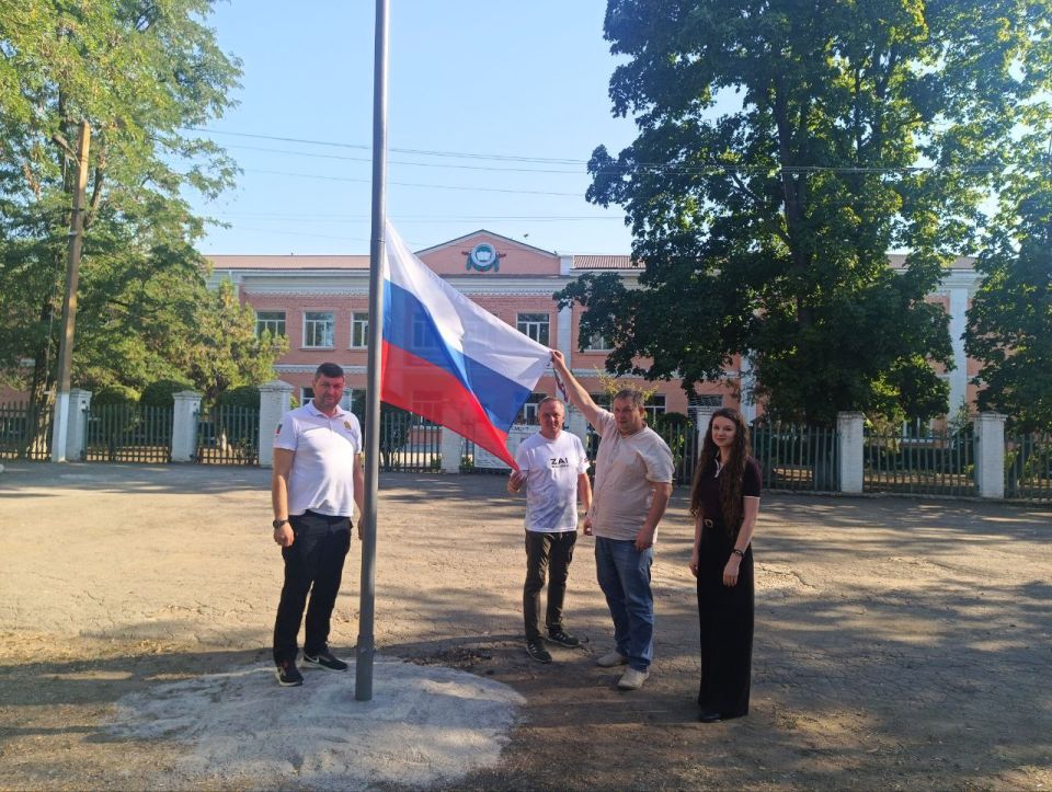 Уважаемые жители Пологовского округа! Сердечно поздравляю вас с Днем Государственного Флага Российской Федерации!
