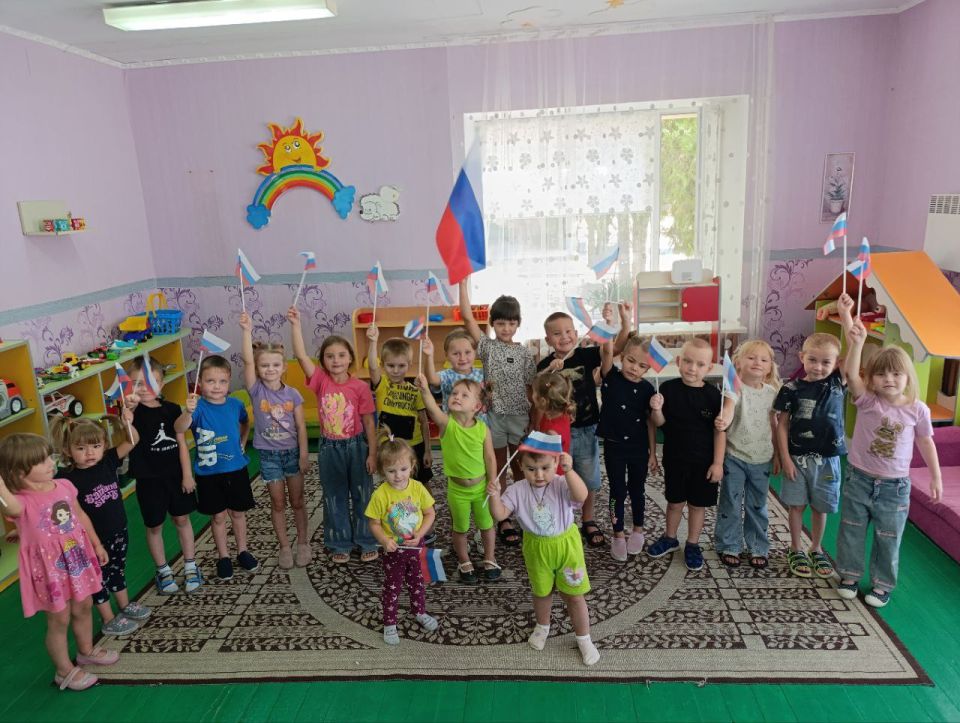 Ярко и торжественно отметили День Государственного флага РФ в стенах детского сада "Малыш" с. Великая Белозерка Каменко-Днепровского района! Организатором этого замечательного события выступила участковая избирательная...