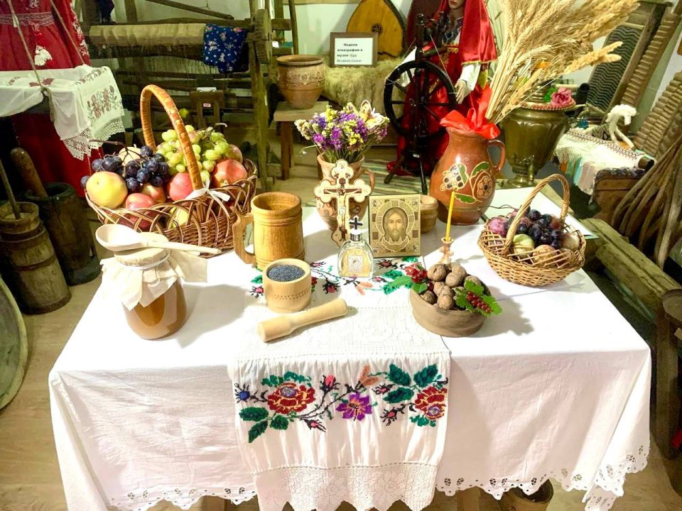 Сотрудники территориальных избирательных комиссий №8 и №9 приняли участие во Всероссийском фестивале «Яблоко от яблони»