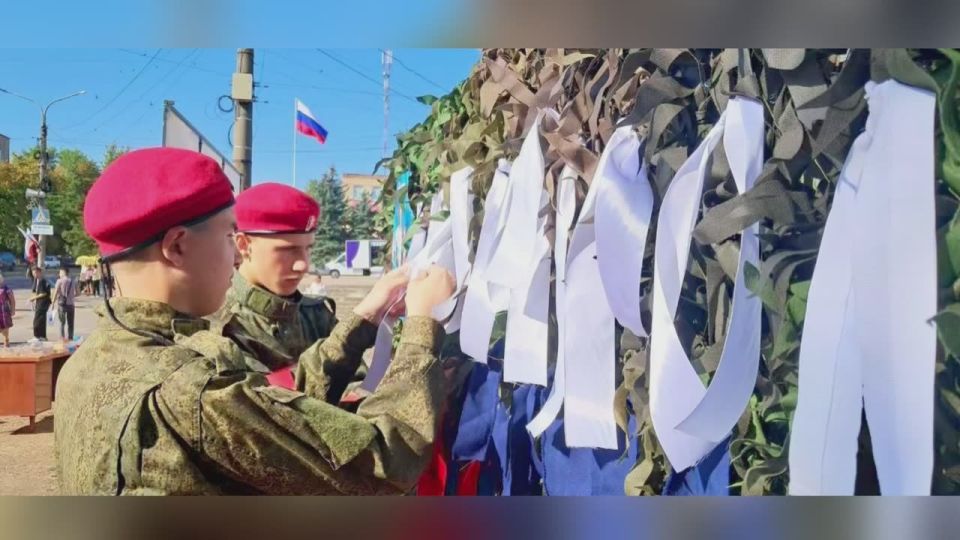 Ко Дню Государственного флага Российской Федерации представители Запорожского регионального отделения «Волонтёры Победы» (пгт Акимовка) и добровольцы регионального центра Международного волонтерского корпуса 80-летия Победы...