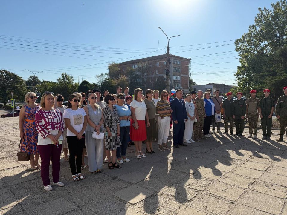 Государственный флаг Российской Федерации в Акимовском муниципальном округе торжественно поднят!