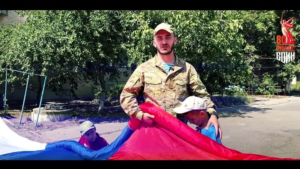 Евгений Балицкий: Представители запорожского и волгоградского филиалов Центра «ВОИН» развернули стометровый триколор в Запорожской области