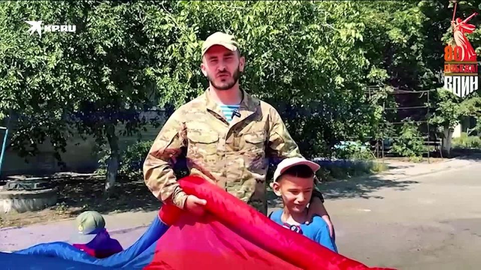 100-метровый флаг России развернули в Запорожской области