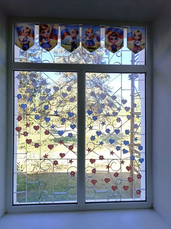 Районный дом культуры принял участие в акции #ОкнаРоссии ко Дню флага России