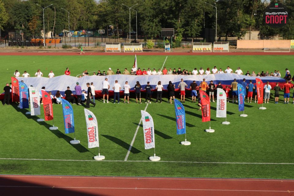 Запорожская область отметила День Государственного флага масштабным патриотическим забегом!