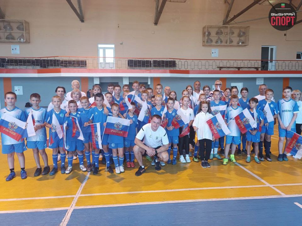 В Токмаке отметили День Государственного флага России спортивно и торжественно!