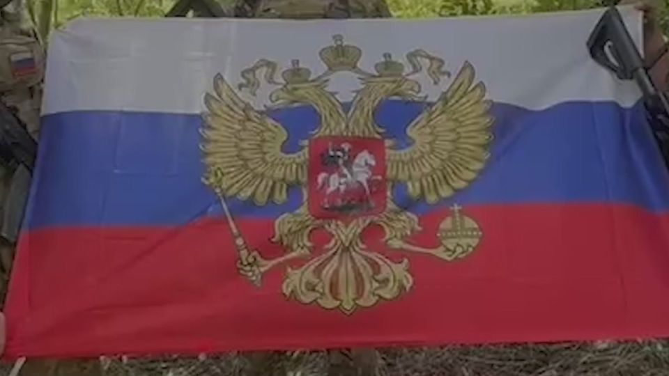 Поздравление с Днем флага России от наших бойцов, находящихся на линии фронта