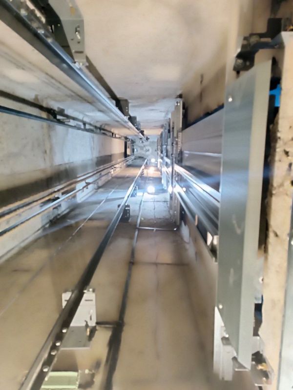 В Бердянске устанавливают новые лифты в жилых домах и в корпусах больницы