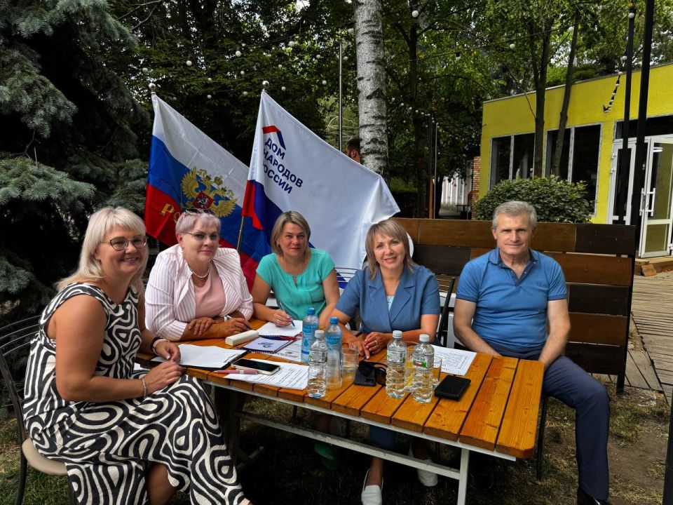 В городском парке имени Горького состоялось праздничное мероприятие, приуроченное ко Дню Государственного флага Российской Федерации