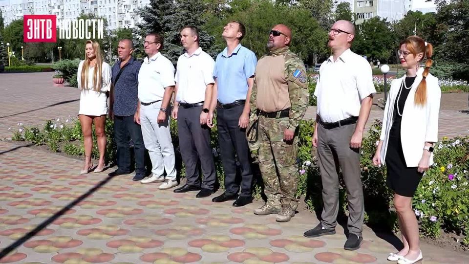 В Энергодаре торжественно подняли государственный флаг