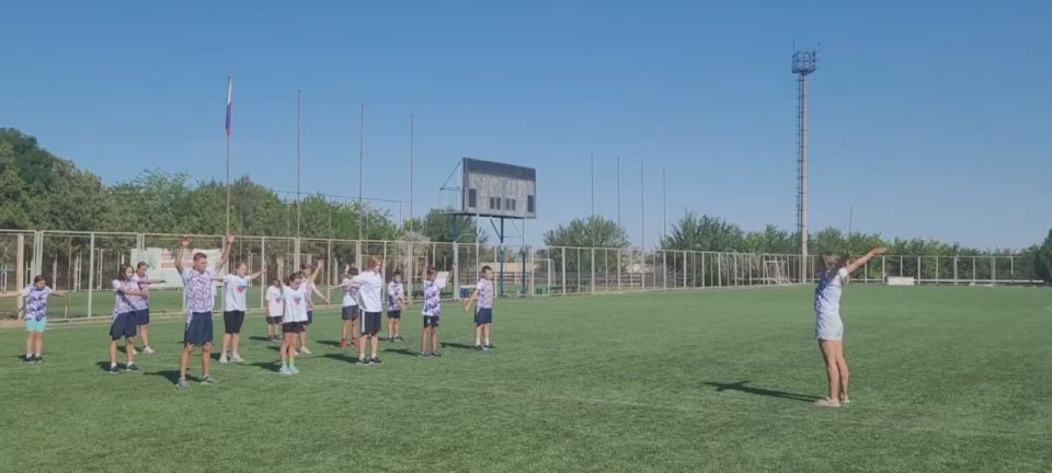 Константин Зайцев: С Днем Государственного флага России! Сборная Запорожской области по легкой атлетике начала учебно-тренировочные сборы в Евпатории с поднятия флага и интенсивной подготовки