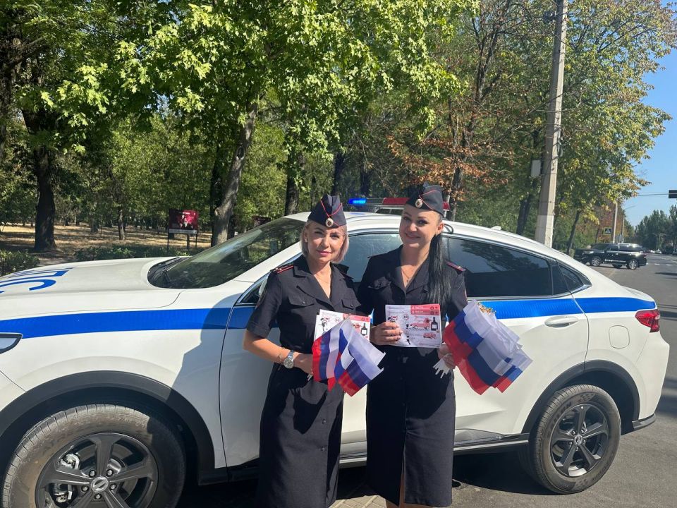 Госавтоинспеция Запорожской области поздравила участников дорожного движения с Днем флага