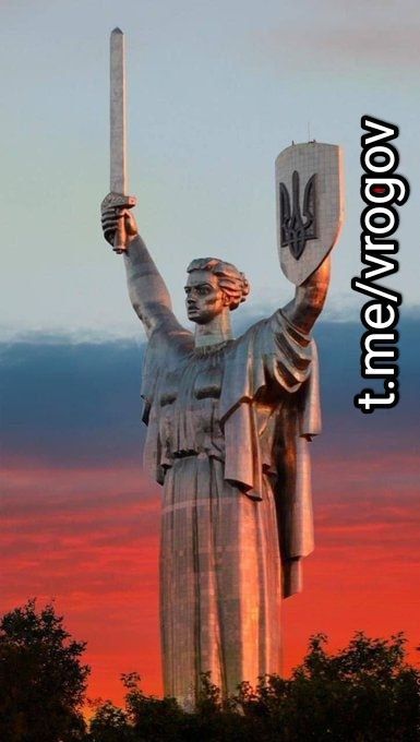 Владимир Рогов: Вчерашний закат в Киеве в День государственного флага России