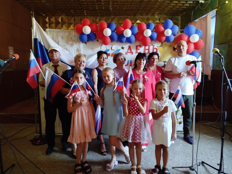 В Шелюговском Сельском Доме Культуры состоялся праздничный концерт «Наш флаг — наша гордость», посвящённый Дню Флага Российской Федерации
