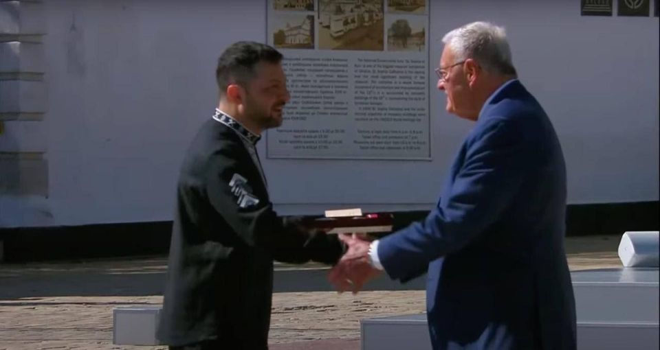 Зеленский наградил Келлога орденом князя Ярослава Мудрого I степени "за особый вклад в межгосударственное cотрудничество, укрепление суверенитета Украины, популяризацию Украины за границей"