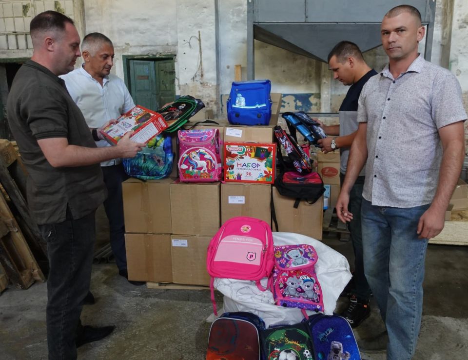 «Единая Россия» и шефы из Пензенской области помогают семьям Токмакского округа собирать детей в школу