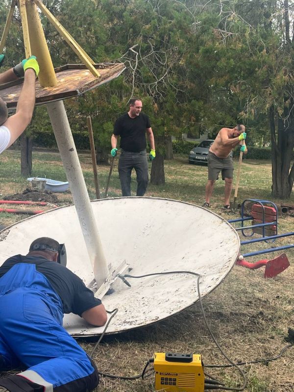 По просьбе жителей в селе Кутузовка установили детскую площадку