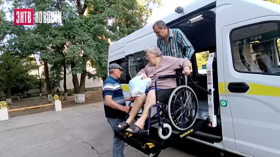 На прошлой неделе в Энергодаре начал работу специализированный автомобиль для маломобильных граждан — результат совместных усилий Народного фронта, главы города Максима Пухова и поддержки депутатов горсовета