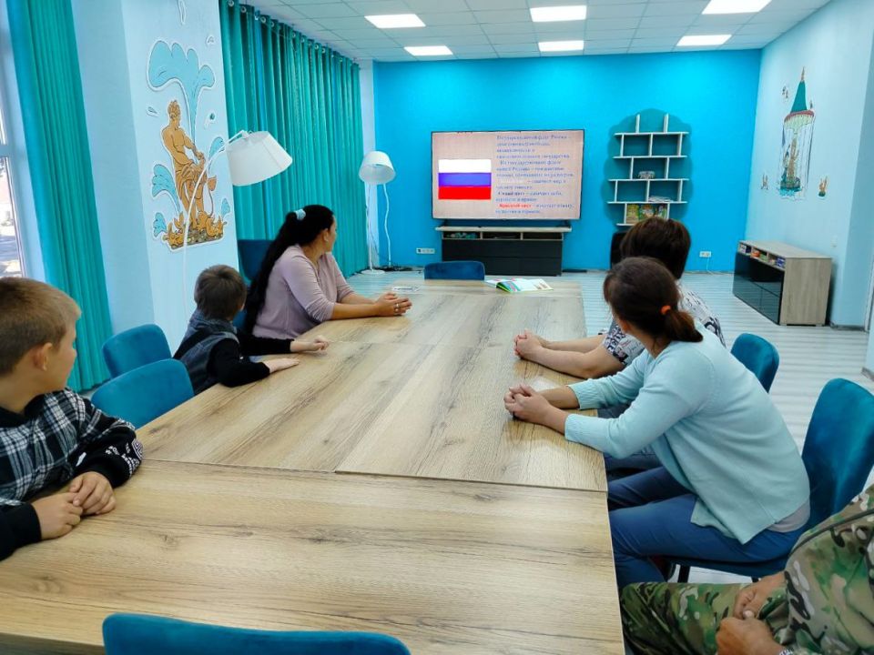 Просветительское мероприятие ко Дню Государственного флага Российской Федерации «Цвета нашей Родины»