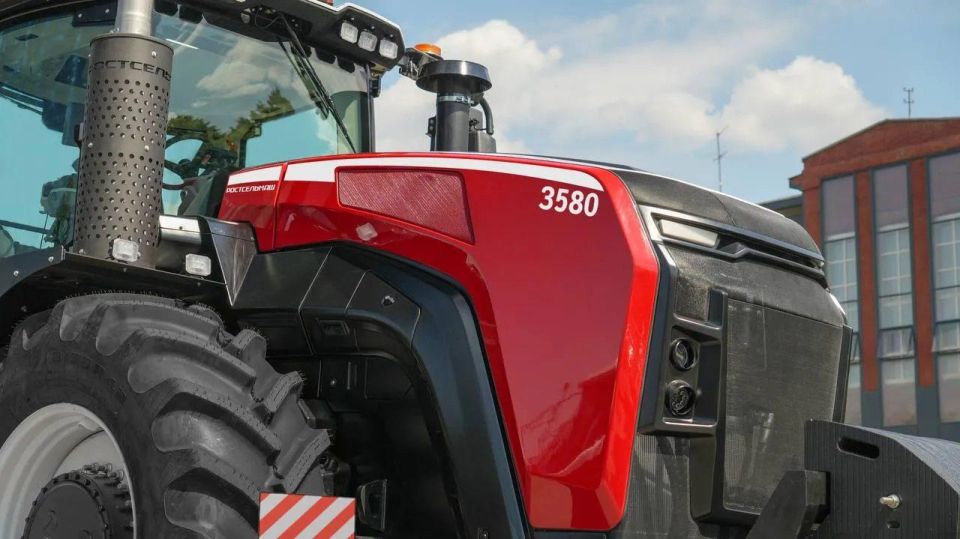 В Ростове-на-Дону создан самый мощный трактор в России