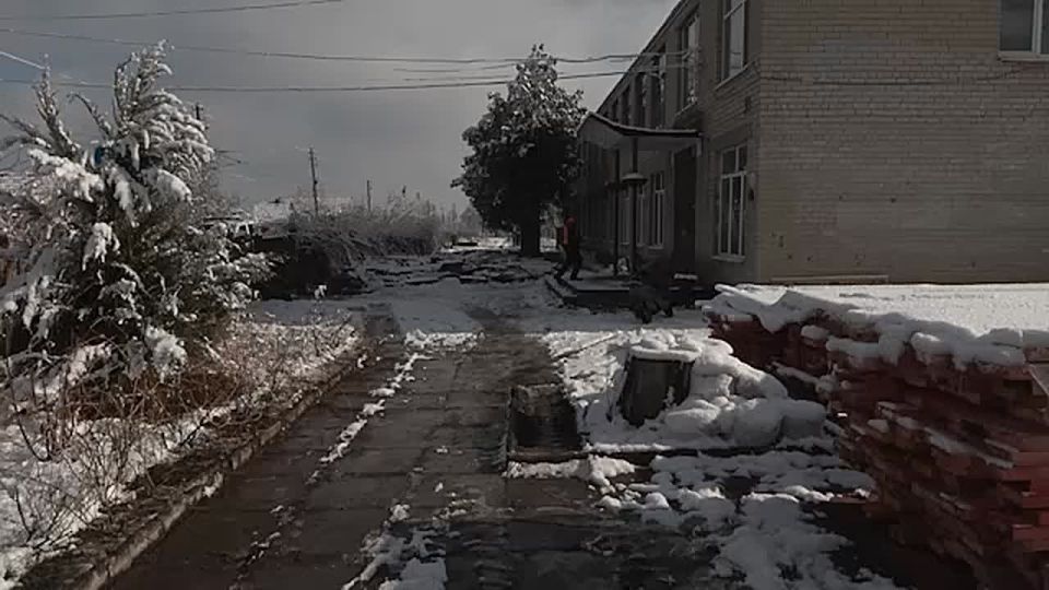 В январе 2025 года, когда мы только начинали ремонт школы № 12 (в настоящее время № 4) в Токмаке вышел репортаж на телеканале За!ТВ