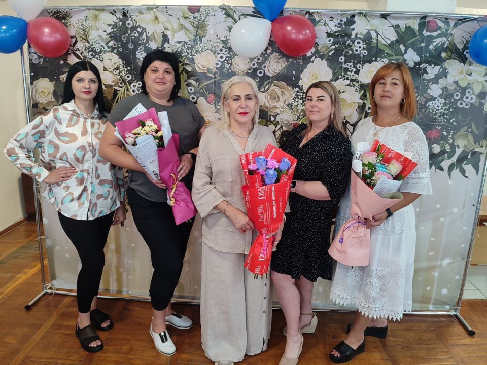 Вслед за вчерашним Днем российского кино в территориальном отделе ЗАГС Токмакского района Управления ЗАГС Запорожской области сегодня произошло поистине незабываемое и значимое событие – встреча с коллективом "Артисты Zа...