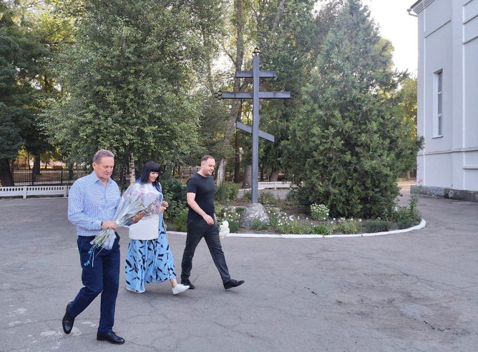 В престольный праздник Успения Пресвятой Богородицы и Приснодевы Марии Глава Токмакского муниципального округа Александр Калмыков посетил Свято-Успенский собор в г. Токмак