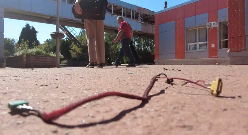 Семь человек пострадали в результате обстрела Днепрорудненского железорудного комбината со стороны ВСУ, заявил губернатор Запорожской области Евгений Балицкий