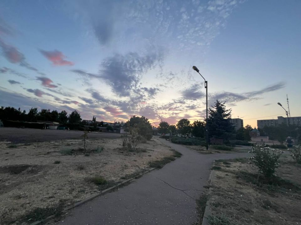 Доброго утра, друзья, вам желаем! Пусть вам сегодня всем повезет! Теплый привет мы отправляем– С лучиком солнца до вас он дойдет