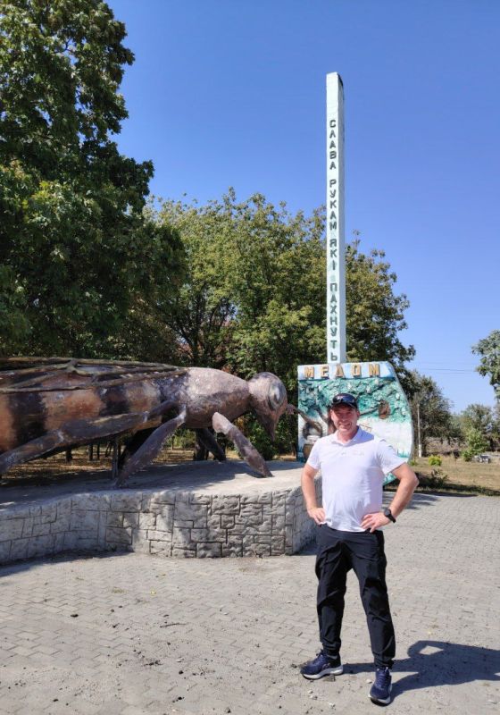 Максим Пухов: Самая большая в мире пчела!