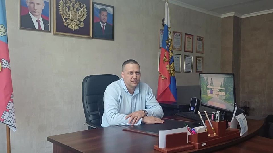 Начальник территориального отдела г. Днепрорудное Олег Краснов поздравил сотрудников ДЖРК с их профессиональным праздником