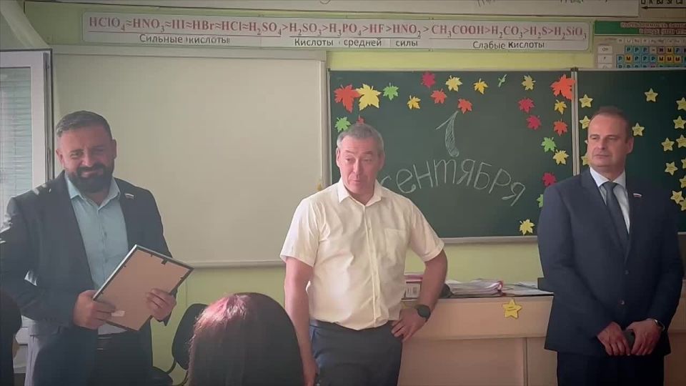 Максим Пухов: От всей души поздравляю всех энергодарских школьников и студентов с Днём знаний! Особенно тех, для кого сегодня прозвенел самый первый в жизни звонок