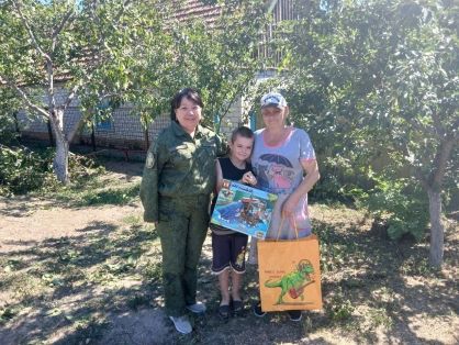 Следователи регионального управление СК России оказали помощь в подготовке к учебному сезону семье оказавшейся в трудной жизненной ситуации