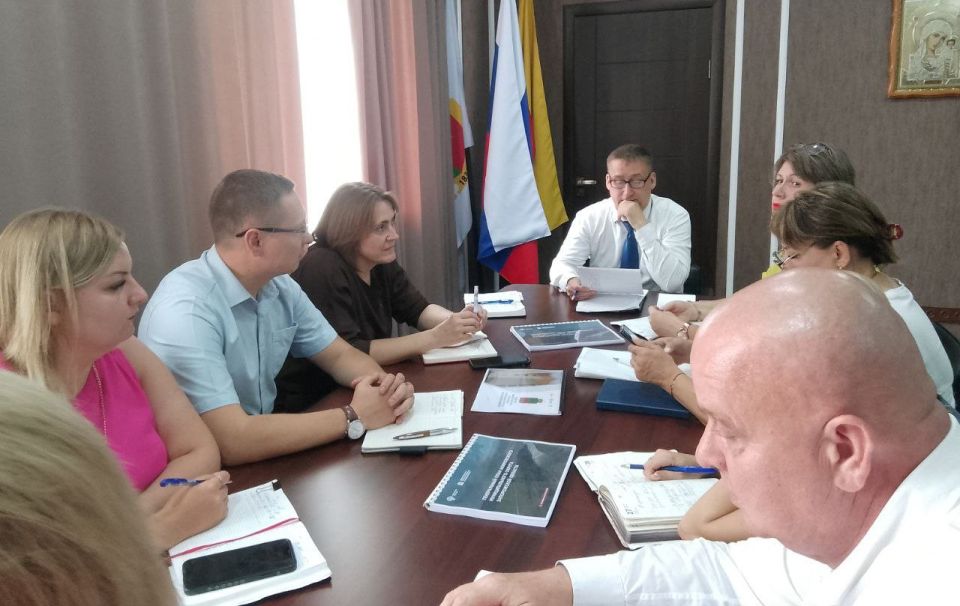 Глава Акимовского муниципального округа Александр Трудоношин провел оперативное совещание с начальниками структурных подразделений администрации, спец.представителем шеф-региона