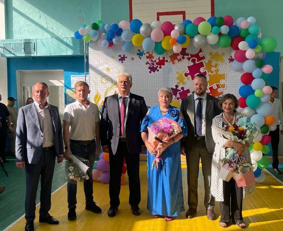 Дорогие друзья, Министерство финансов Запорожской области спешит поздравить с Днём знаний!