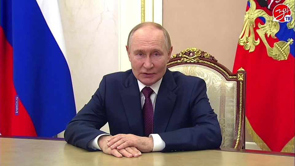 Президент России Владимир Путин поздравил школьников, учащихся колледжей, студентов вузов, педагогов и родителей учеников с Днём знаний