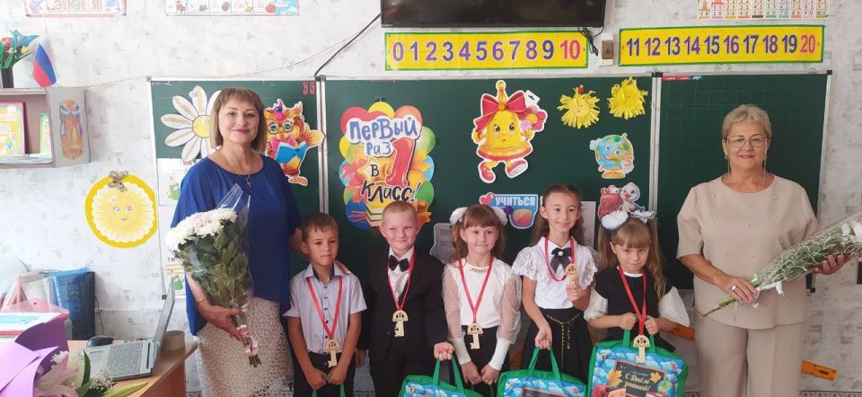 Сегодня, 1 сентября, в стенах «Новоданиловской СОШ № 32 им. Н.Г.Лисконоженко» царила особая атмосфера – атмосфера праздника, новых начинаний и, конечно же, знаний