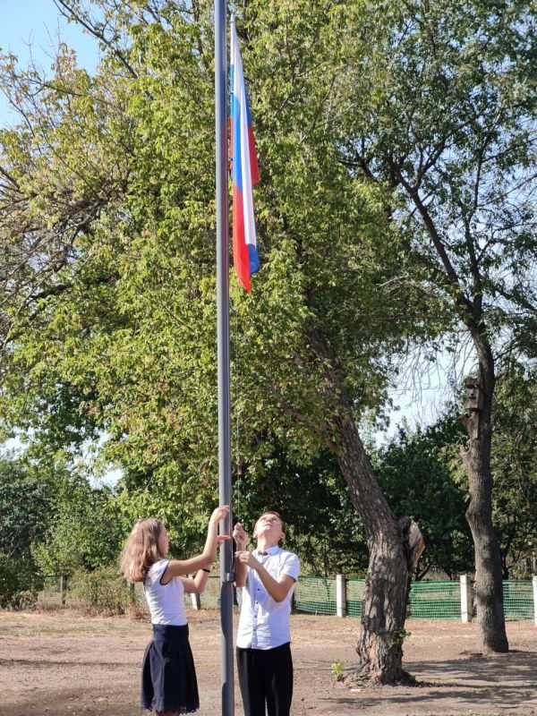 Пензенцы поздравили школьников Токмакского муниципального округа с началом учебного года