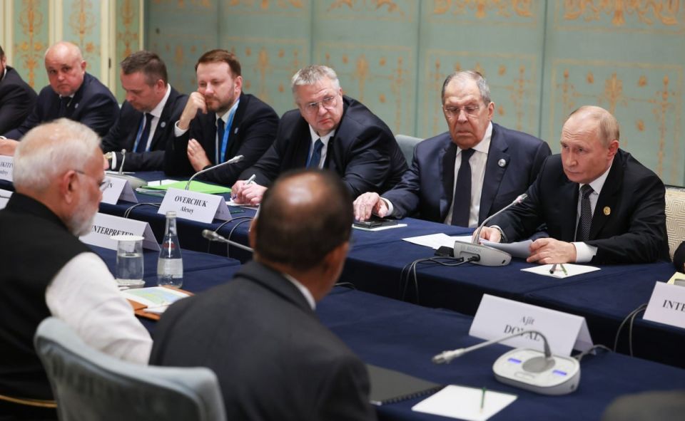 Президент России Владимир Путин и премьер-министр Индии Нарендра Моди на полях саммита Шанхайской организации сотрудничества в Китае провели двусторонние переговоры