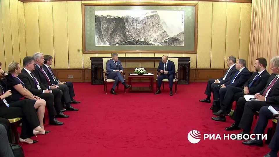 Встреча на полях ШОС в Пекине президента России с президентом Словакии