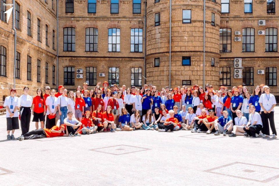  :  1000        2025        ,         ...