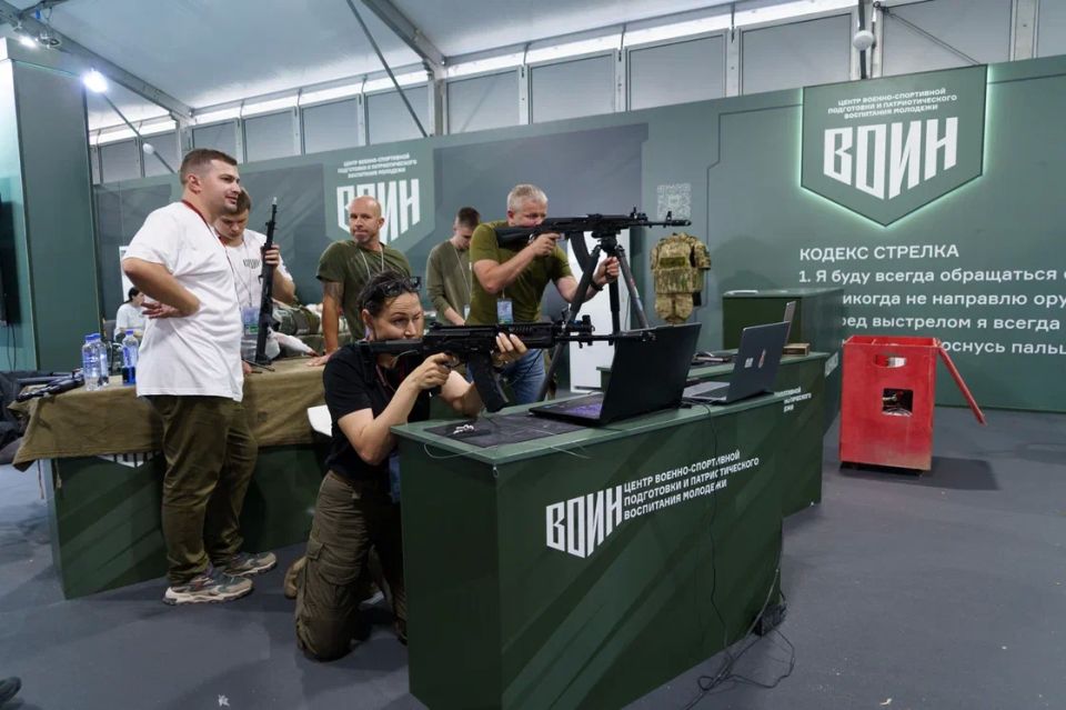 Юрий Трутнев оценил готовность стенда Центра «ВОИН» к ВЭФ-2025