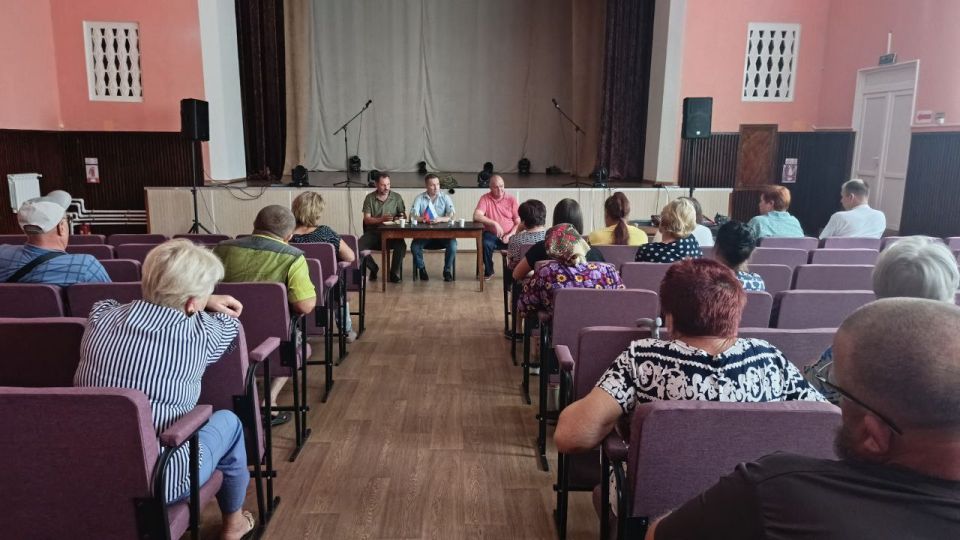 На территории Розовского территориального отдела прошла расширенная встреча с жителями, на которой обсуждались важные вопросы, касающиеся жизни села