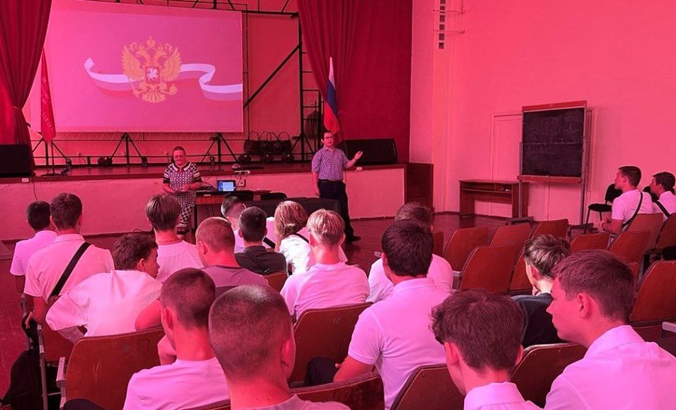 В Днепрорудненском индустриальном колледже для студентов всех курсов провели Всероссийский урок по Основам безопасности жизнедеятельности по теме: «Подготовка детей к действиям в условиях различного рода экстремальных и...