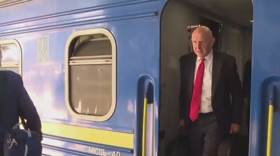 В Киев прибыл министр обороны Британии Джон Хили